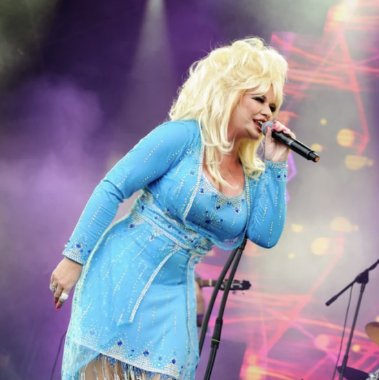 Sarah-Jayne's Dolly Parton Experience promotional photo